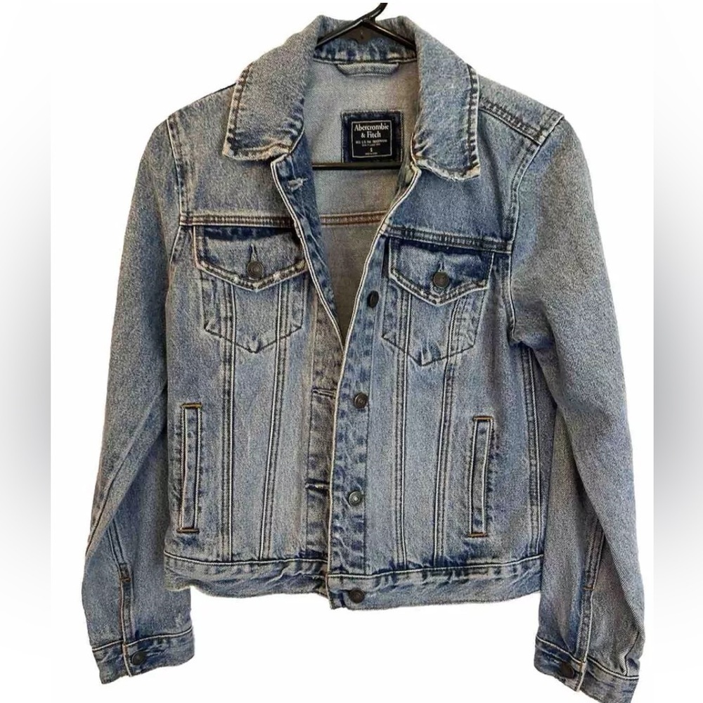 Abercrombie and Fitch Denim Jacket Ladies Size Small GUC Distressed